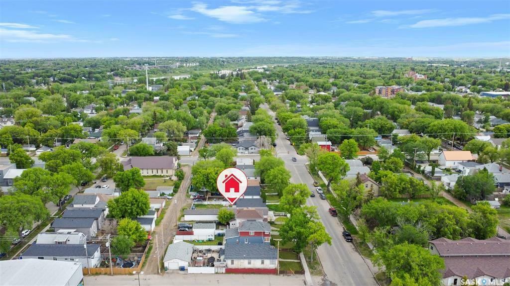 Property Photo:  320 H Avenue S  SK S7M 1W3 