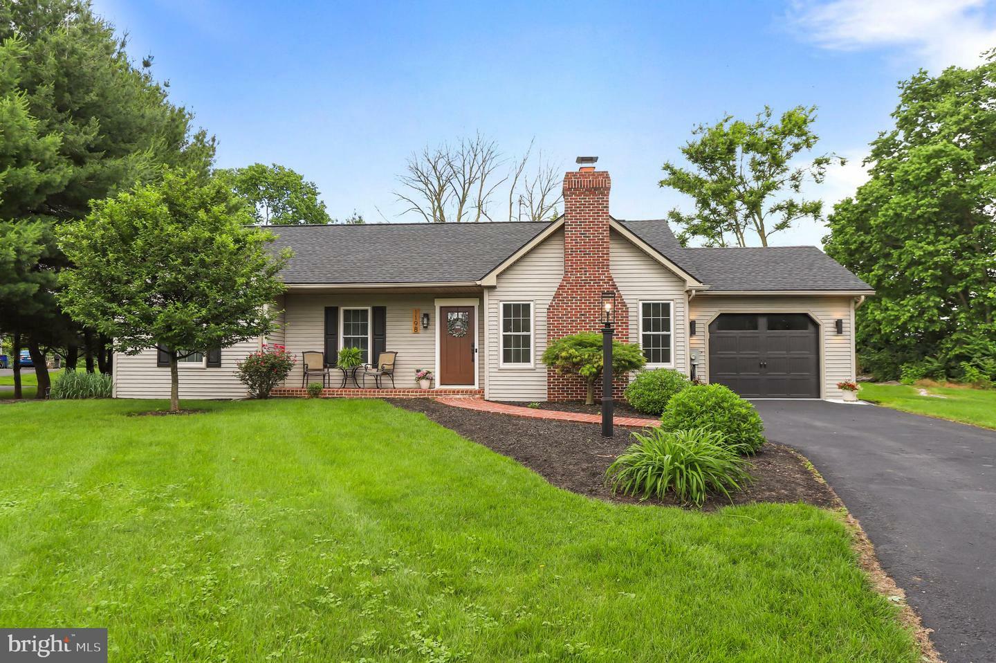 Property Photo:  1198 Kings Court  PA 17225 