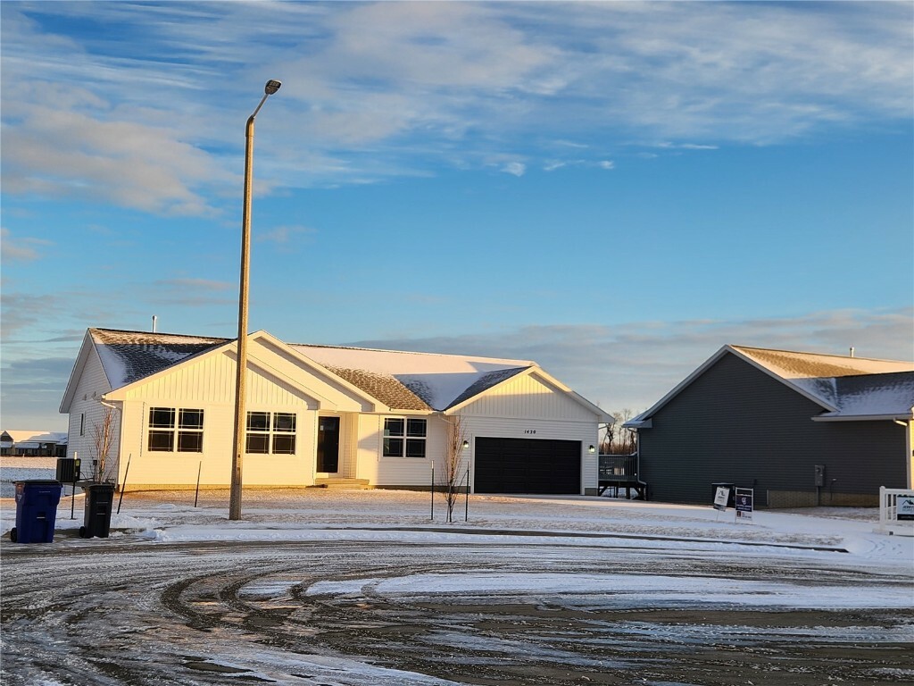Property Photo: 1420 Beringer Court NE IA 52402