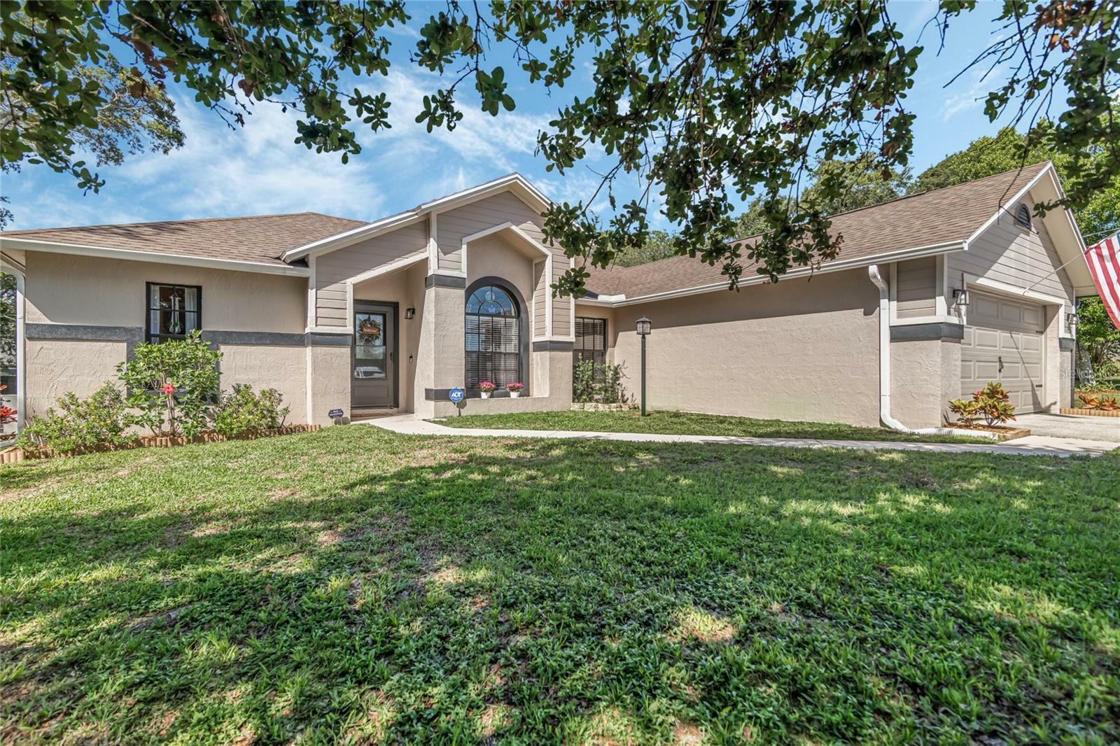 Property Photo:  894 Hugo Court  FL 32738 