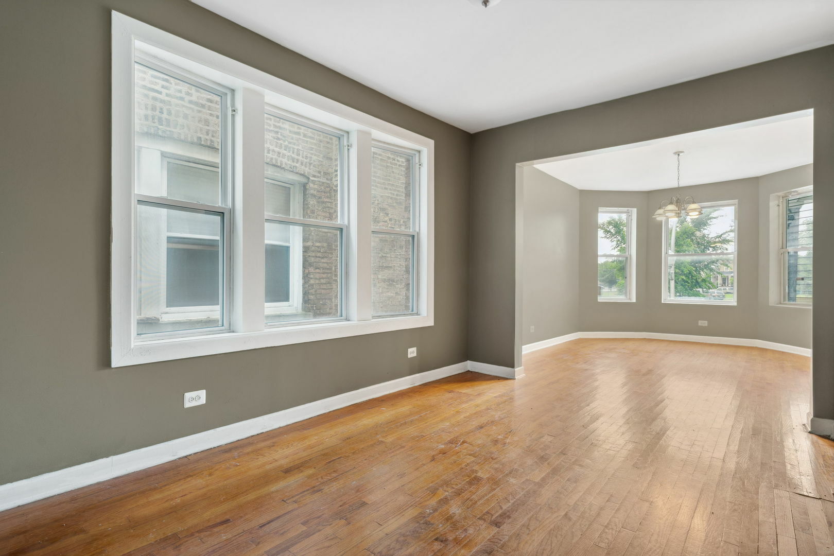 Property Photo:  4049 W Van Buren Street  IL 60624 