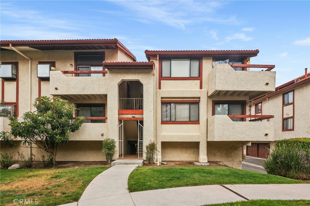 Property Photo:  18183 Sundowner Way 846  CA 91387 