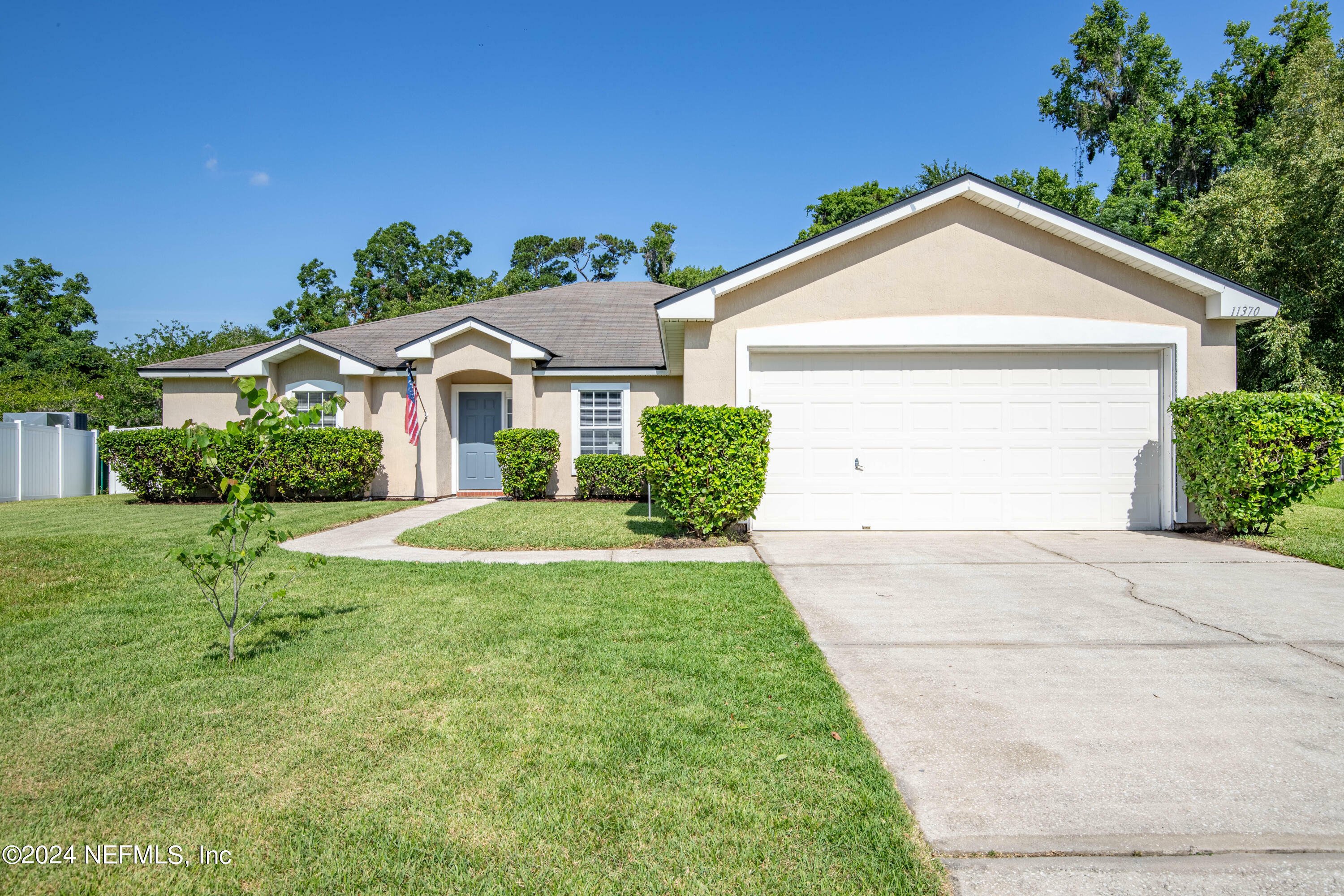 Property Photo:  11370 Silver Key Drive  FL 32218 