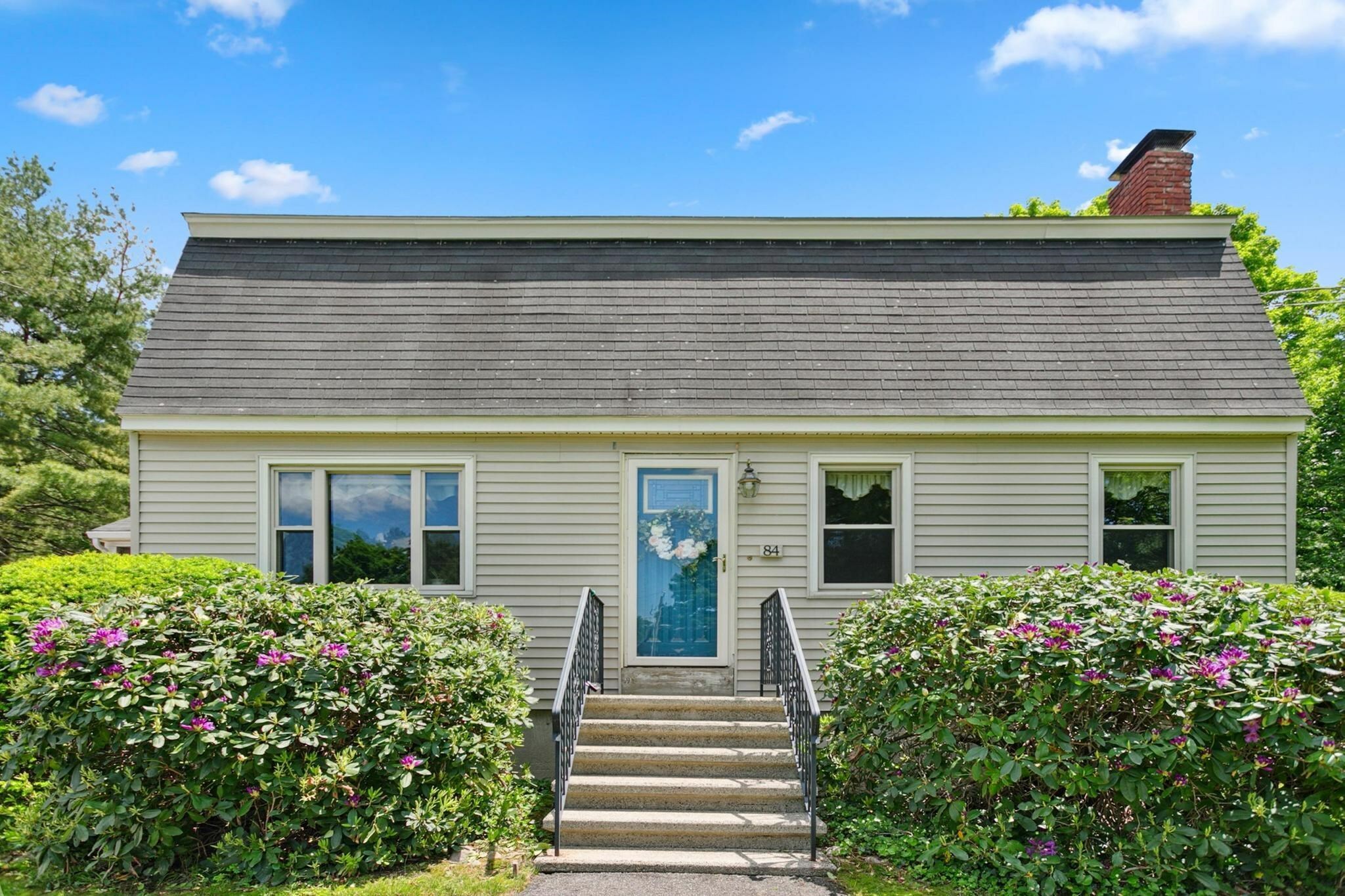 Property Photo: 84 Kendall Pond Road NH 03087