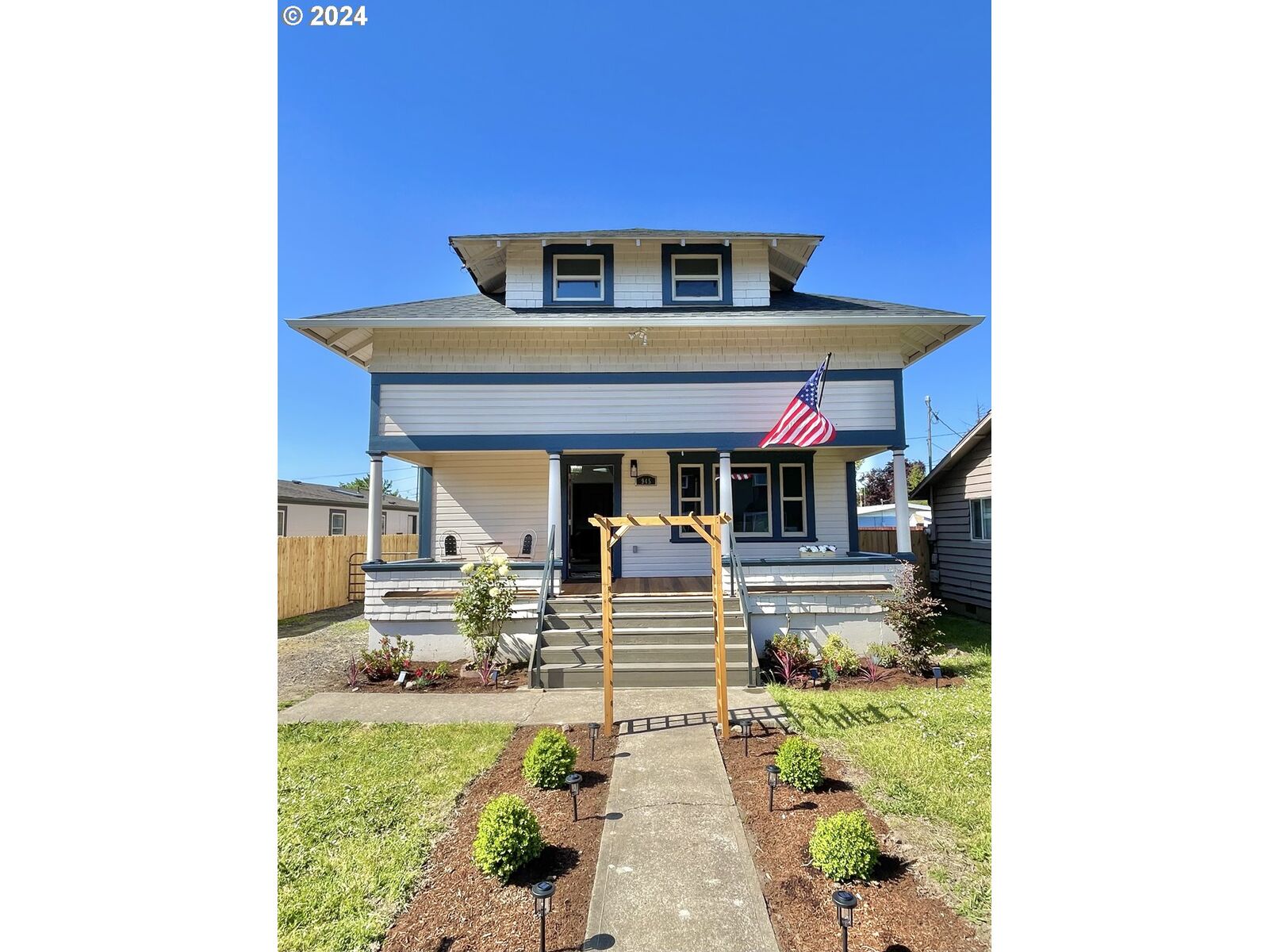 Property Photo: 945 21st Ave OR 97321