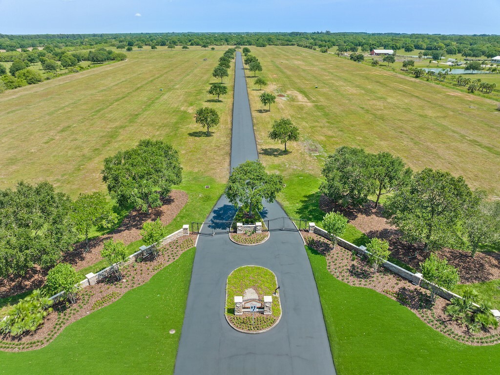 Property Photo: 6995 71st Court FL 32967