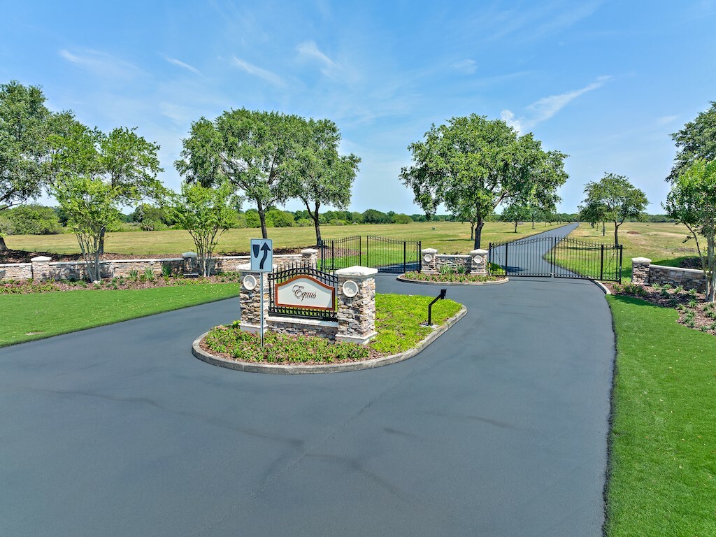Property Photo: 6990 71st Court FL 32967