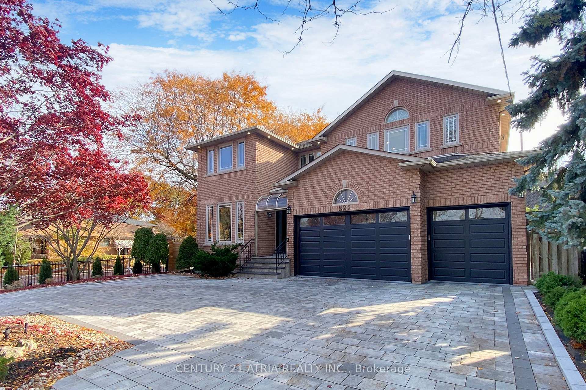 225 Dunview Ave  Toronto ON M2N 4H9 photo