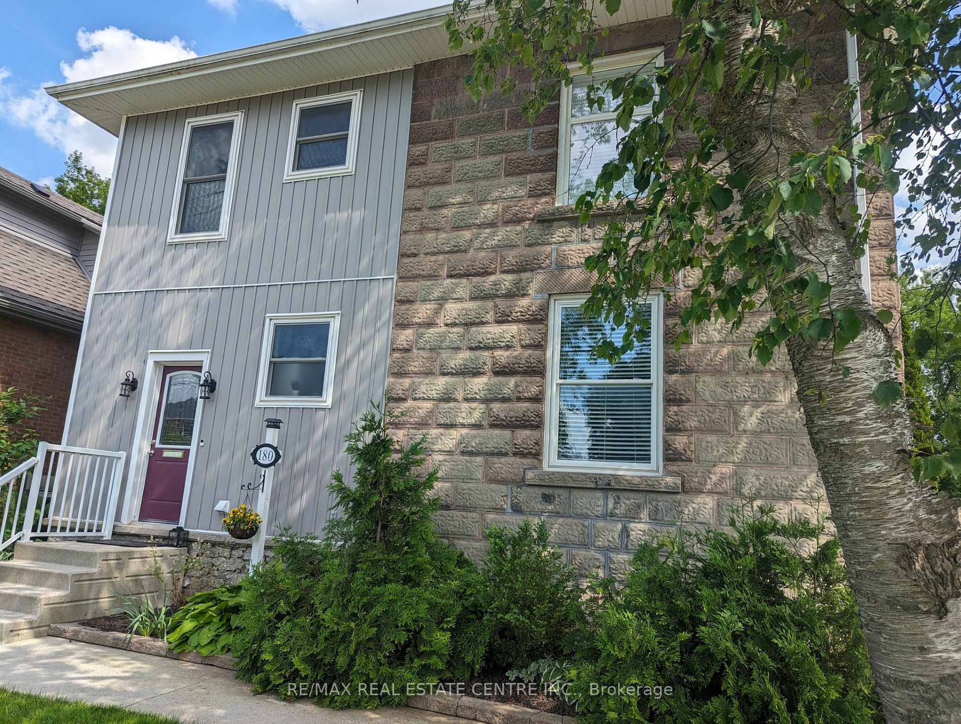 Property Photo:  180 Union St W  ON N1M 1V3 