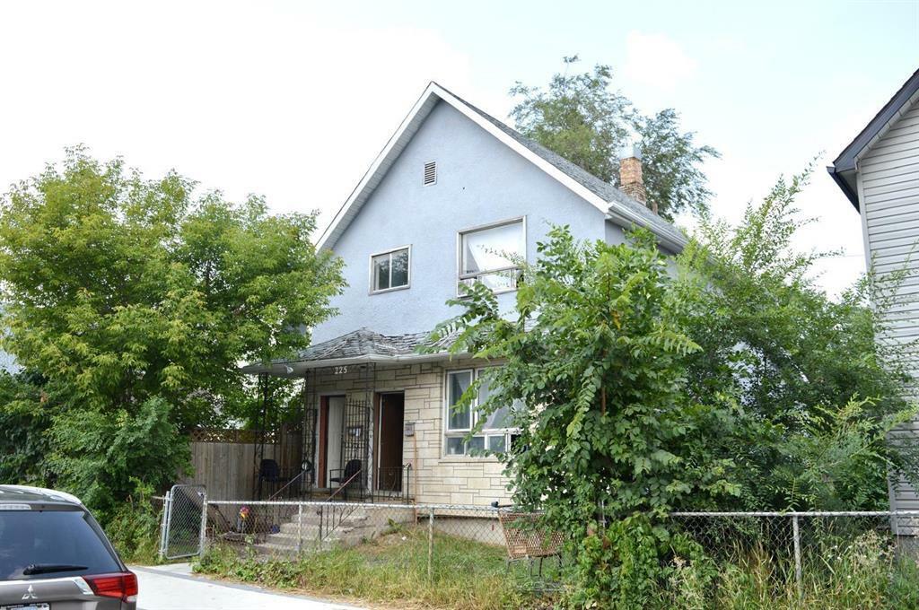 Property Photo:  225 Selkirk Avenue  MB R2W 2L5 