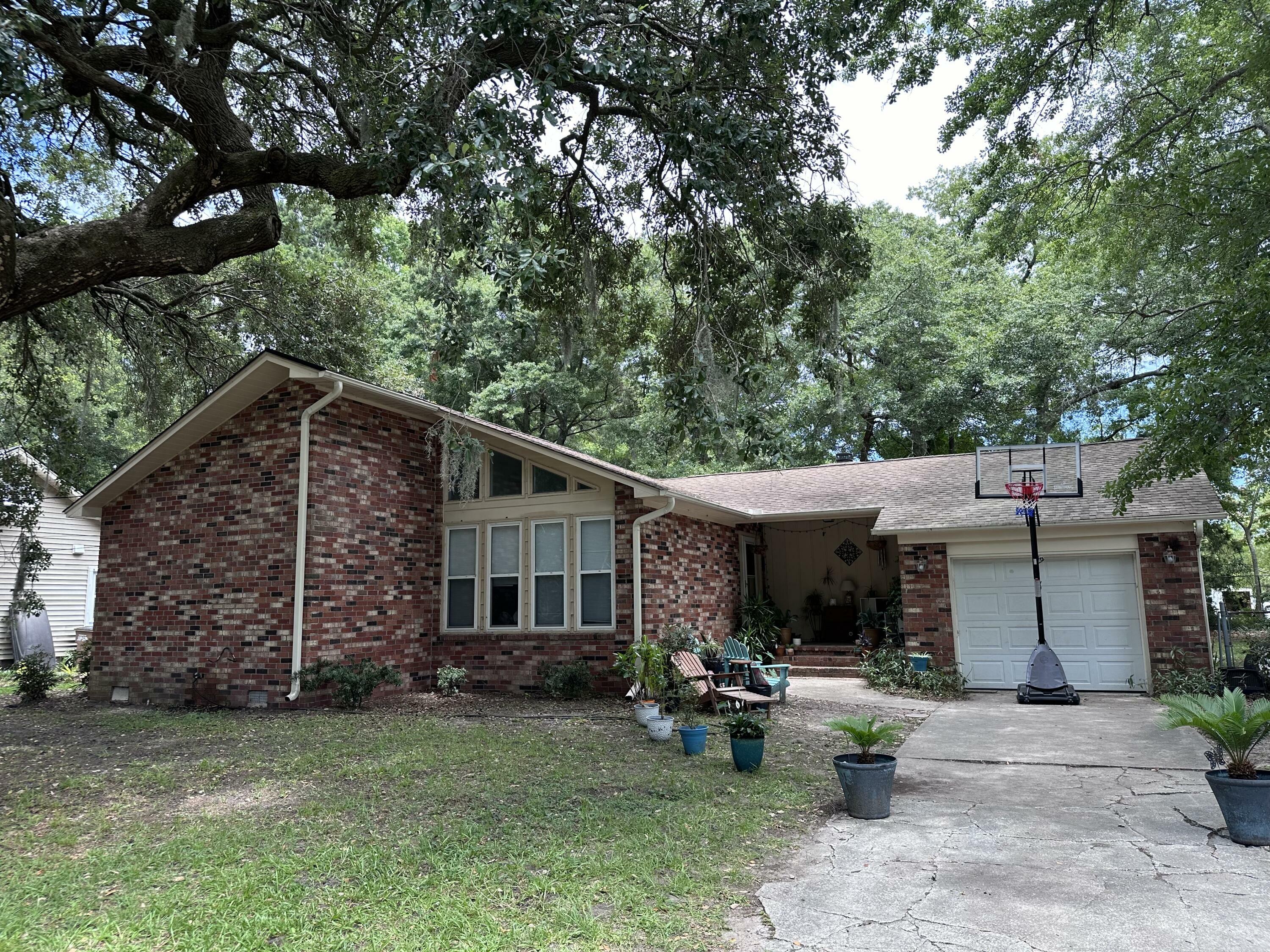 Property Photo:  1056 Yorktown Drive  SC 29412 