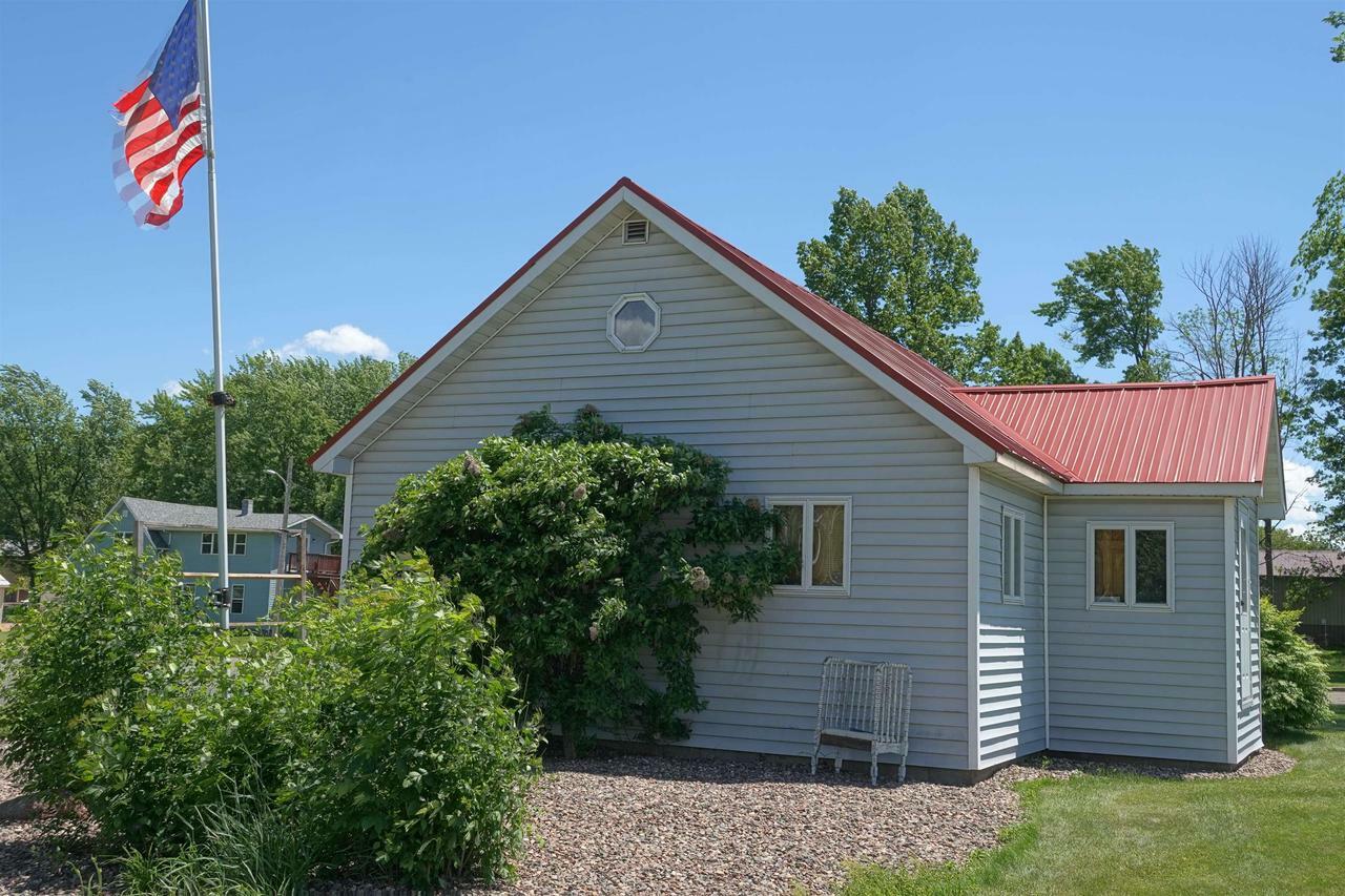 Property Photo:  526 West Broadway Place  WI 54451 