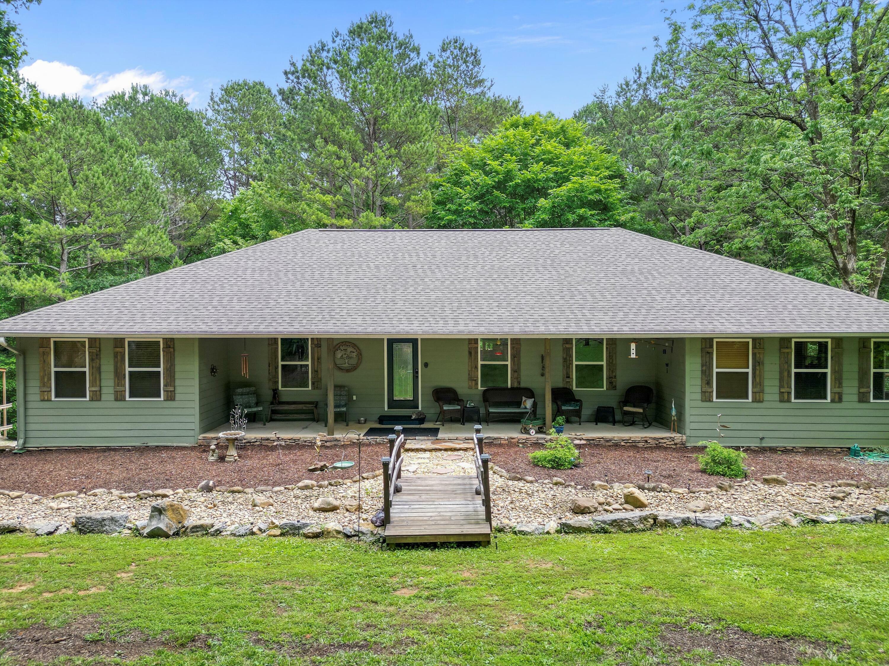 Property Photo:  204 Chapman Ct  GA 30728 