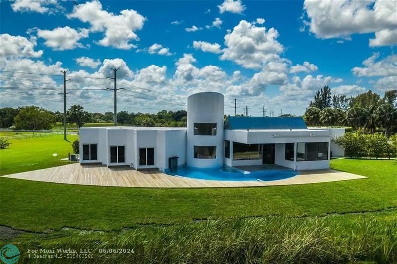 Property Photo:  10751 La Reina Road  FL 33446 