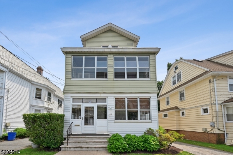 Property Photo:  28 Kingsley St  NJ 07052 