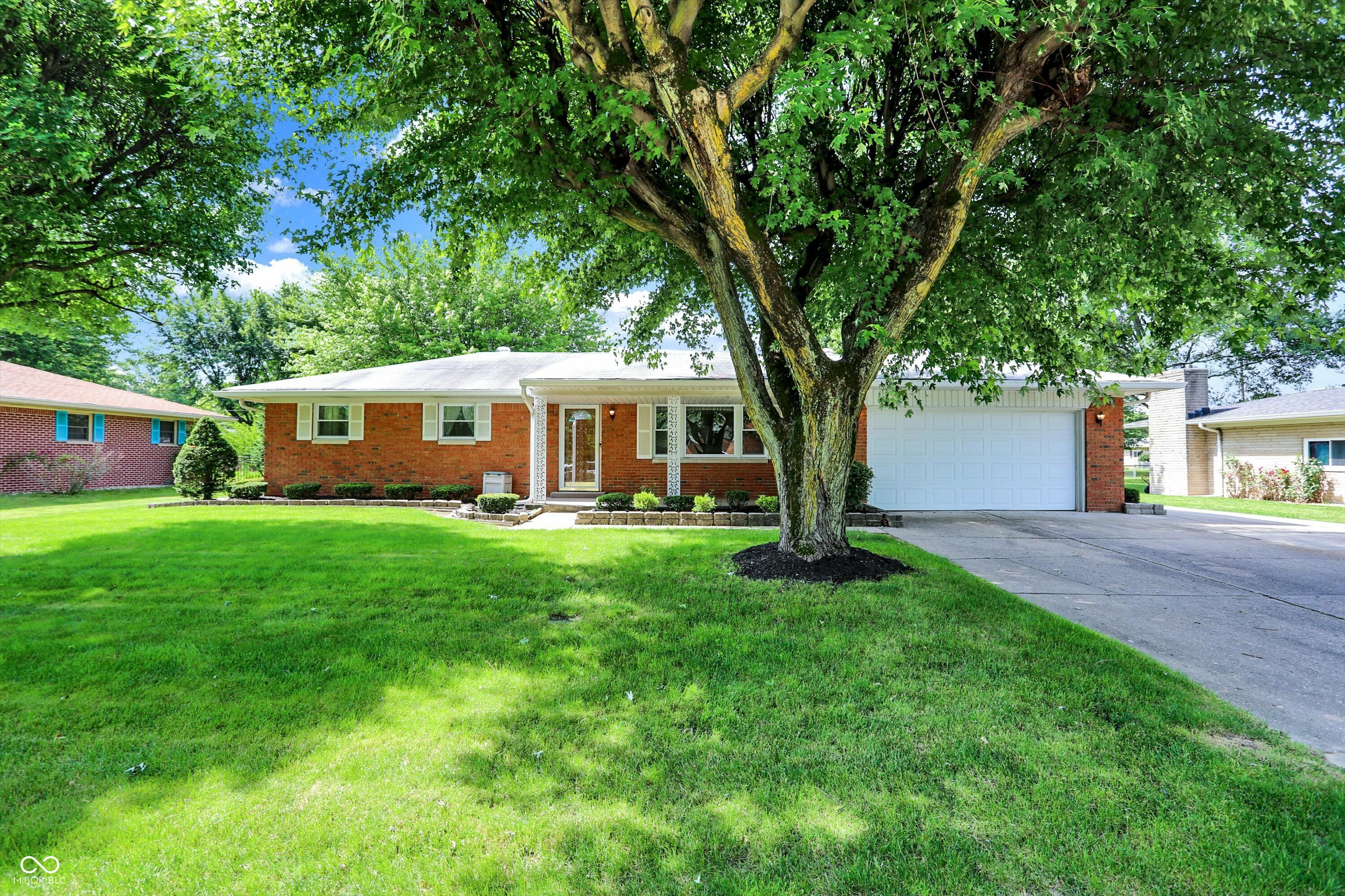 Property Photo:  311 W Hill Valley Drive  IN 46217 