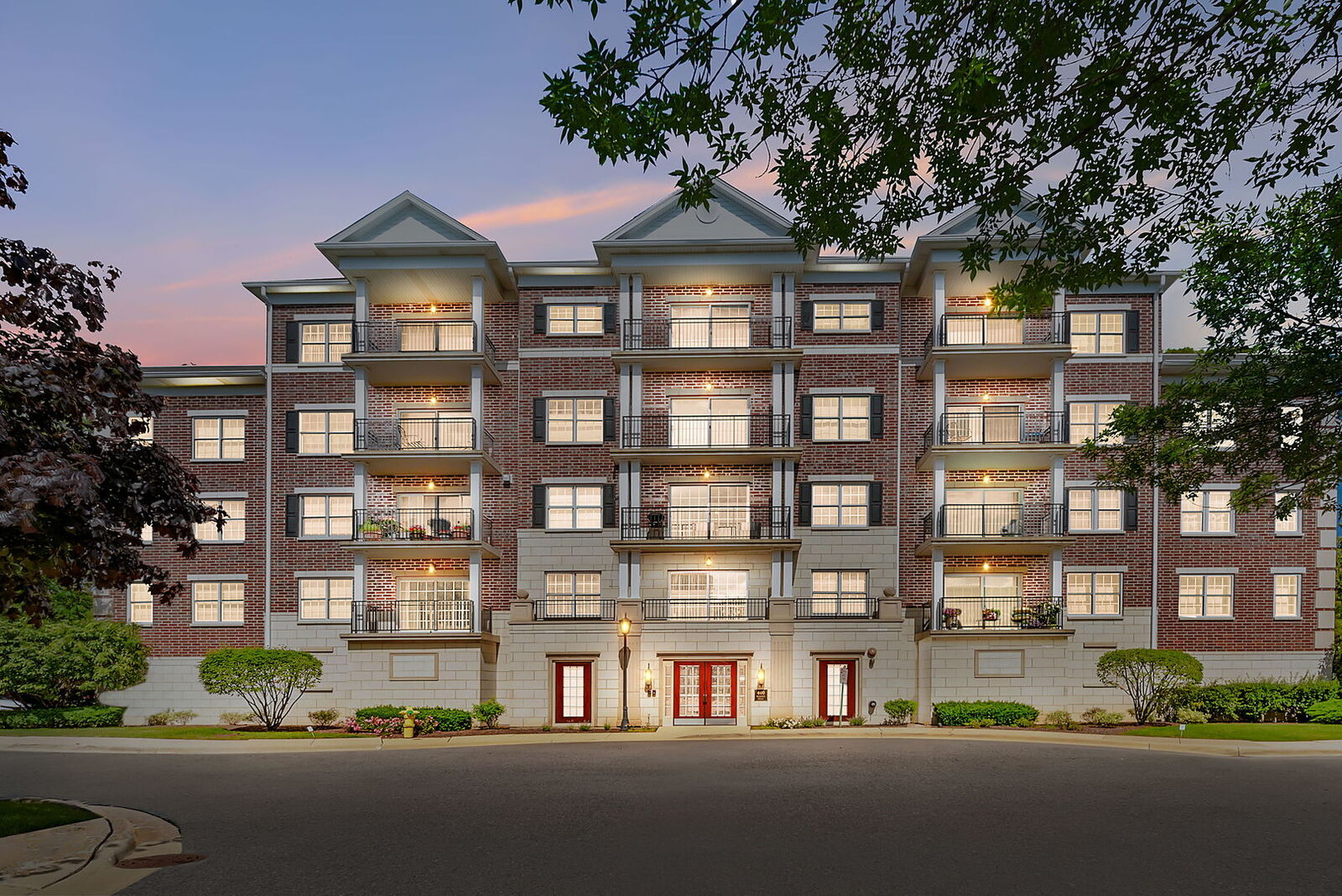 Property Photo:  400 McDaniels Circle 204  IL 60514 