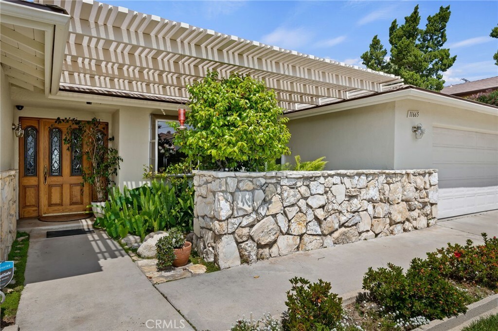 Property Photo:  11665 Babbitt Avenue  CA 91344 