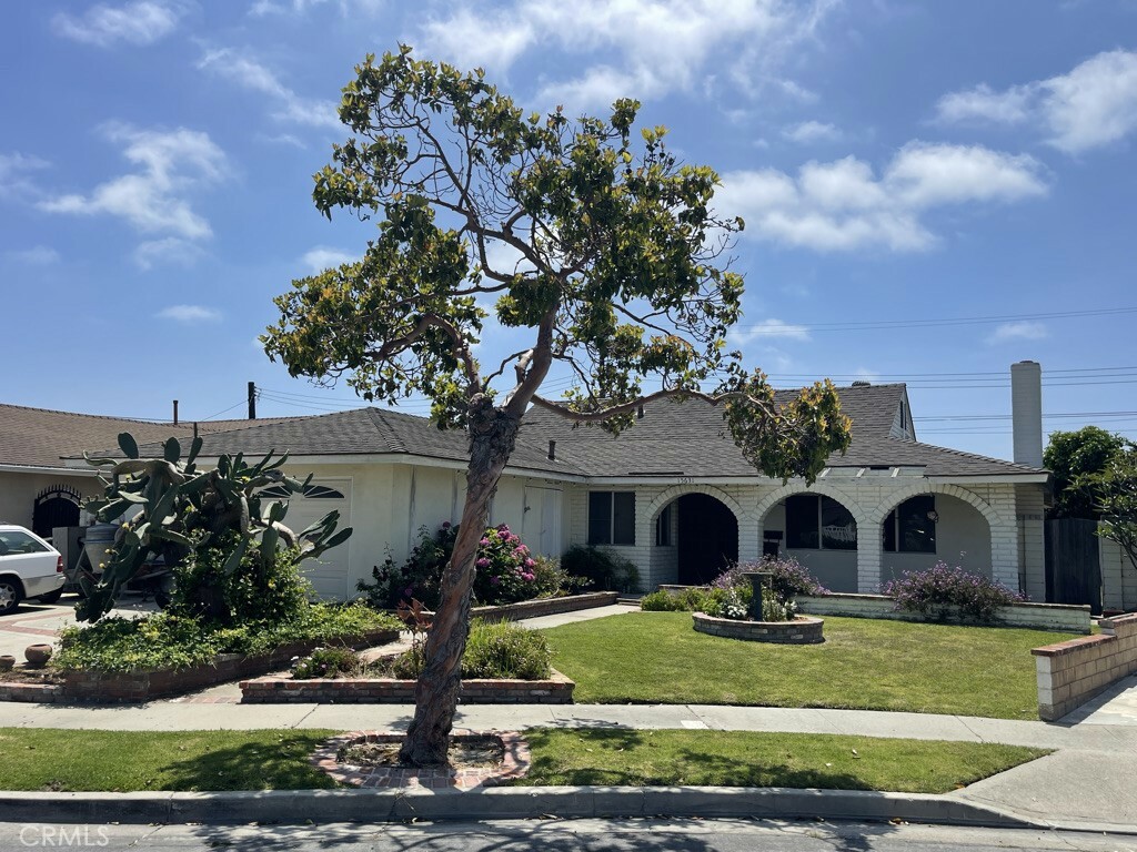 Property Photo:  15631 Plymouth Lane  CA 92647 