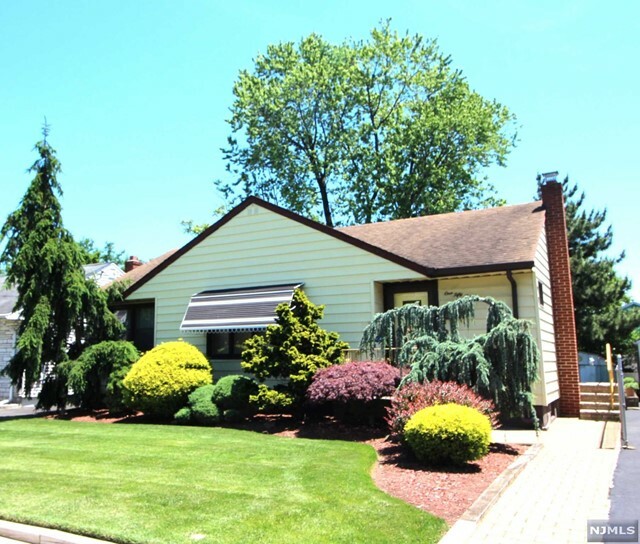 Property Photo:  152 Hickory Street  NJ 07032 