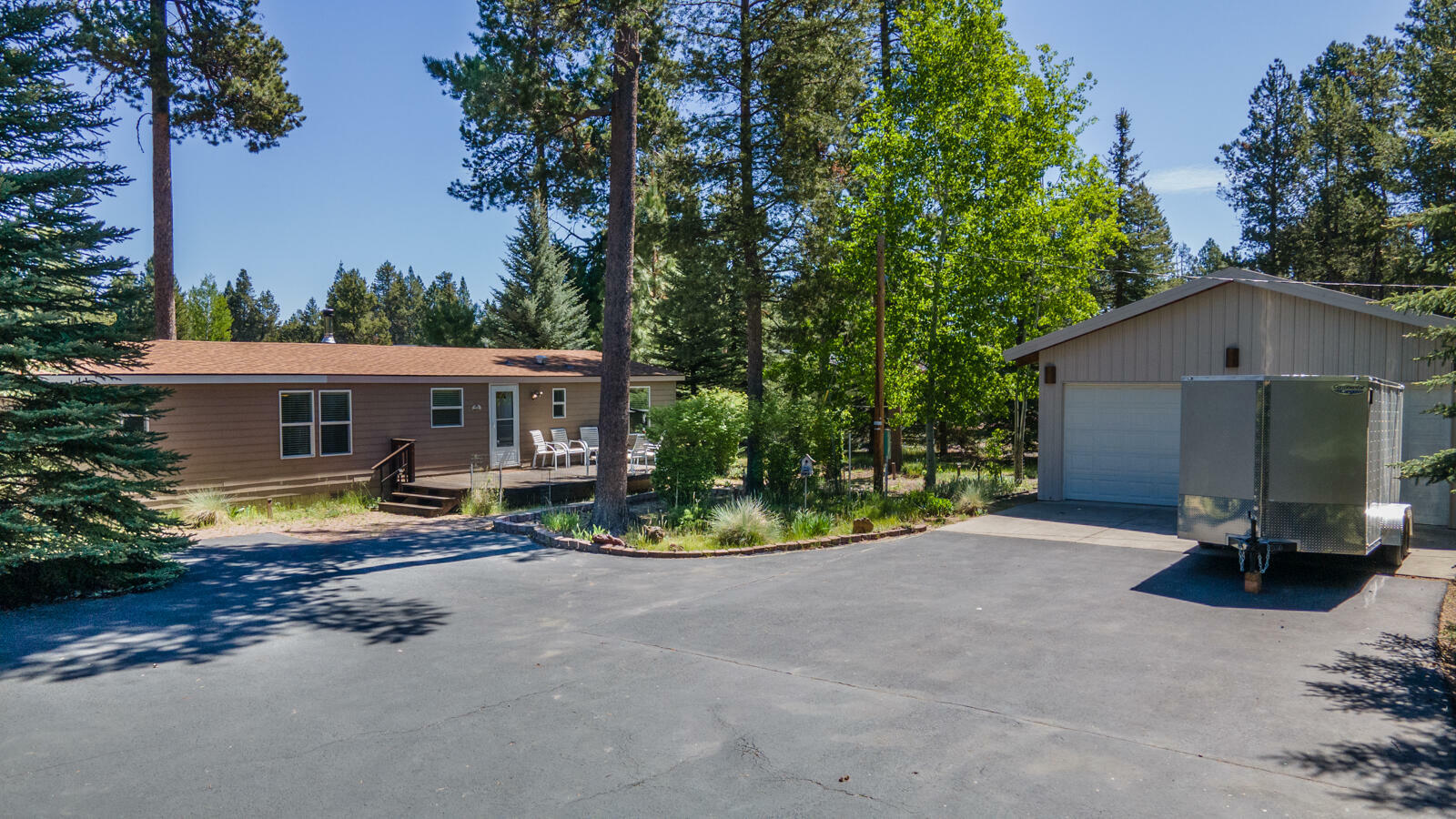 Property Photo:  17145 Merganser Drive  OR 97707 