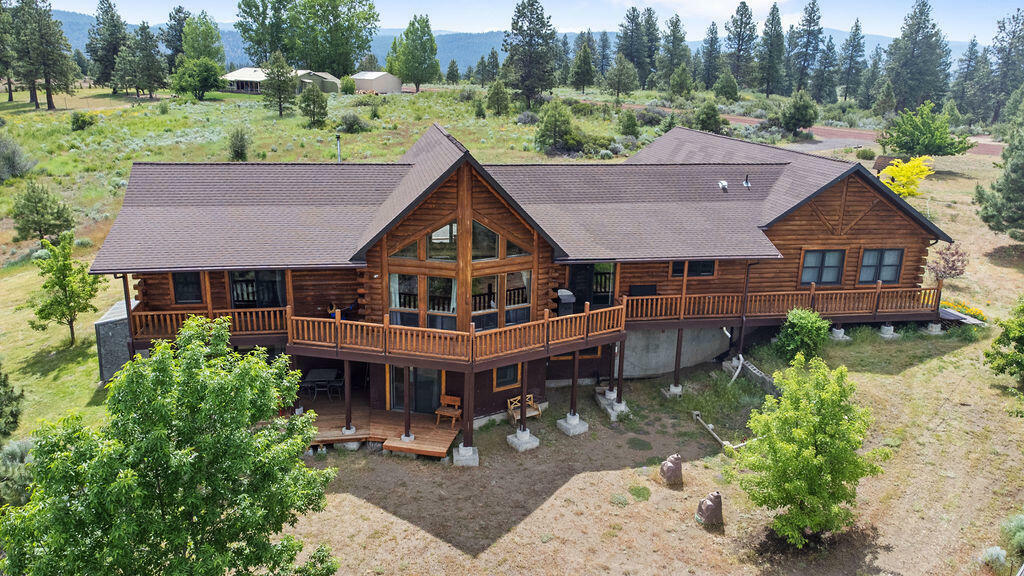 Property Photo: 2957 Mark Court OR 97624