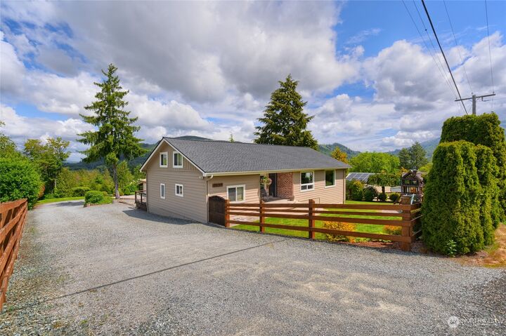 Property Photo:  23269 Buchanan Street  WA 98273 