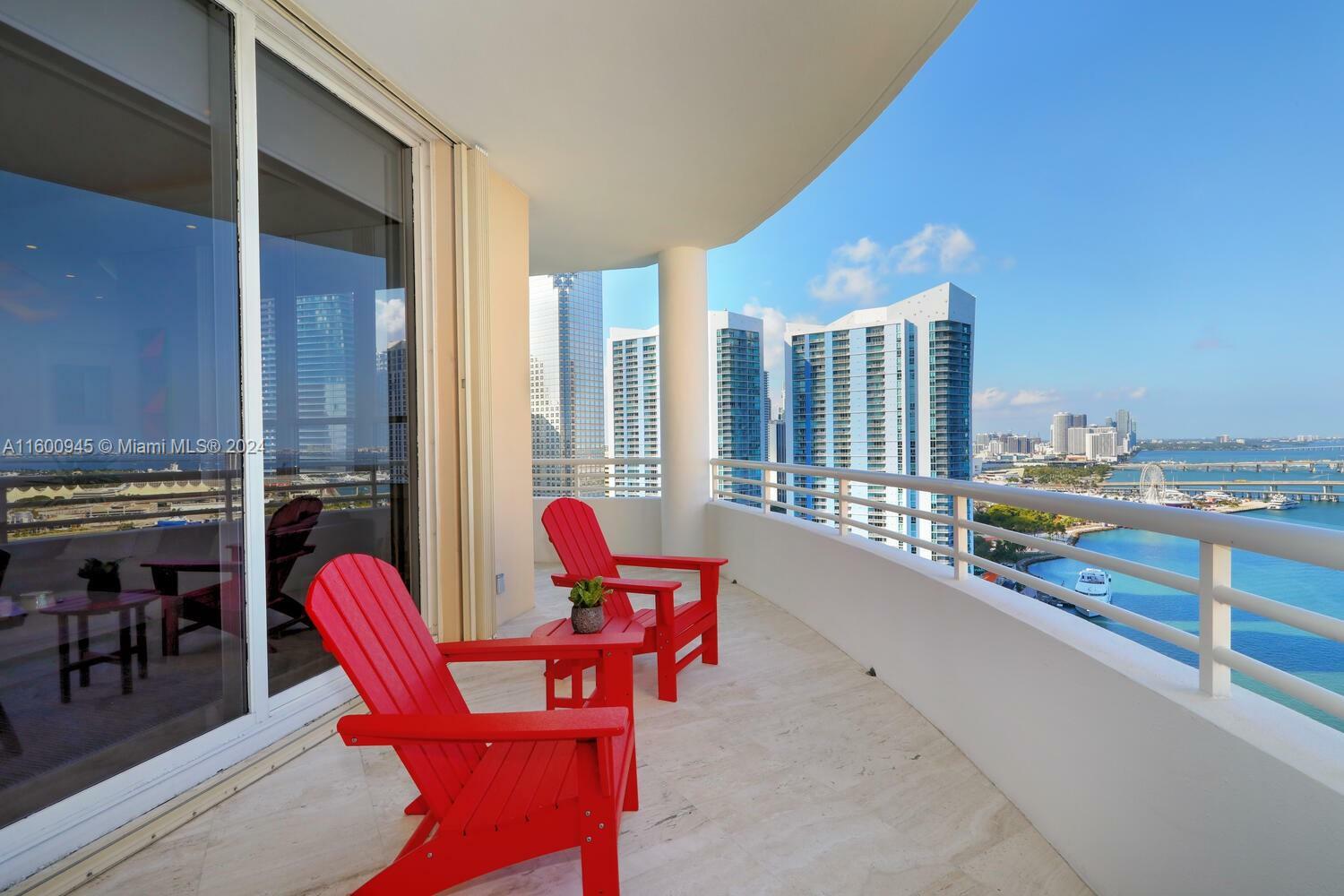 Property Photo:  888 Brickell Key Dr 2912  FL 33131 