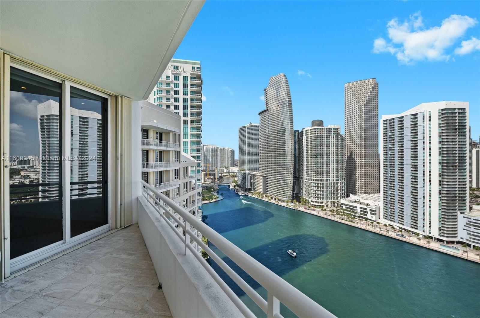 Property Photo:  888 Brickell Key Dr 2912  FL 33131 