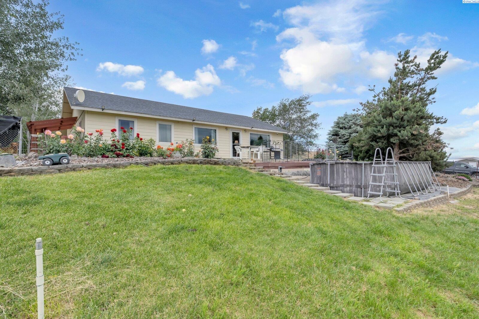Property Photo:  7104 S 56 Pr SE  WA 99320 