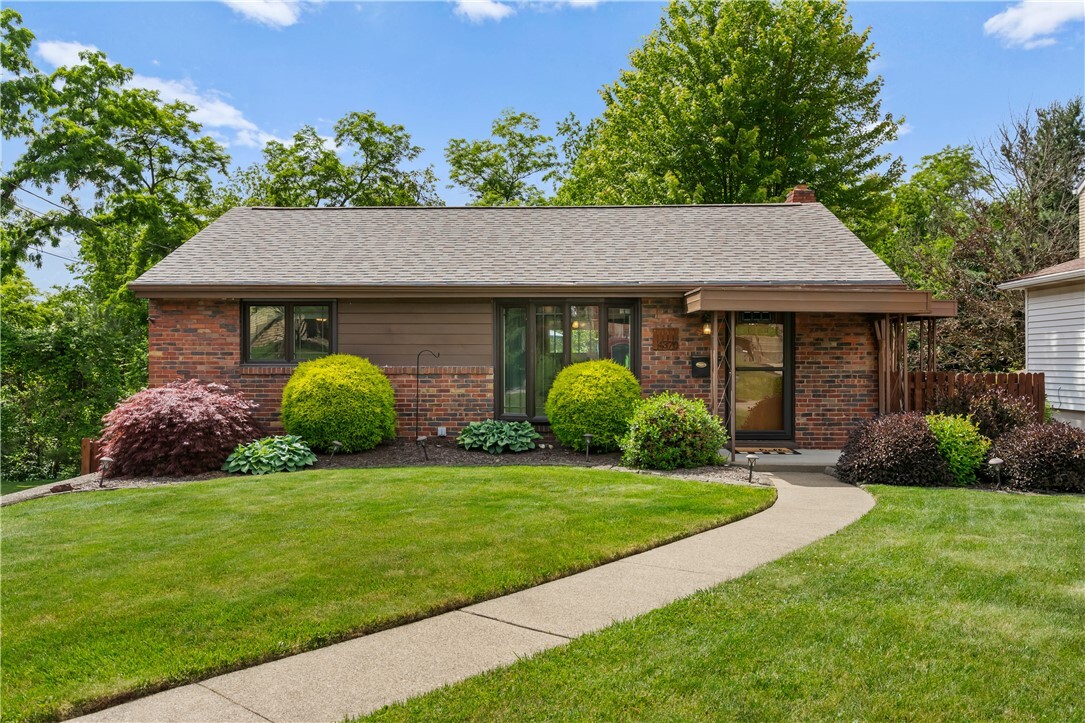 Property Photo: 4370 Woodhill Dr PA 15120