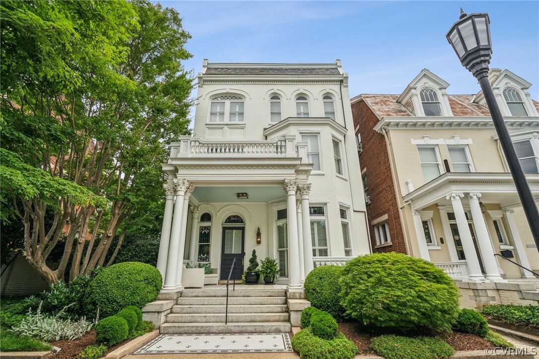 Property Photo:  2226 Monument Avenue  VA 23220 