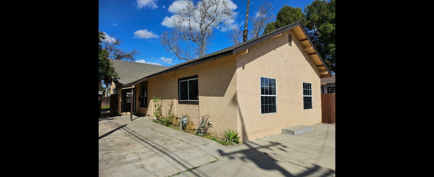 Property Photo:  1221 E Hedges Avenue  CA 93728 