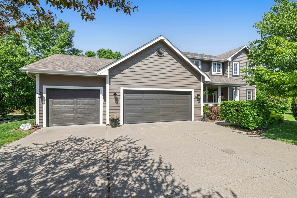 Property Photo:  803 SE Michael Drive  IA 50021 