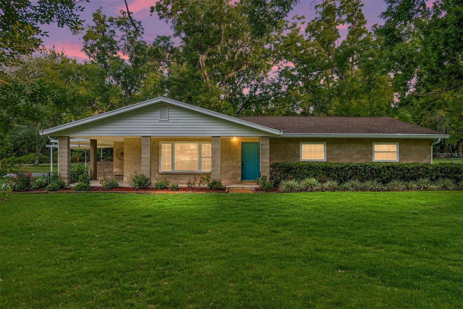 Property Photo: 16923 SW 139th Avenue FL 32618