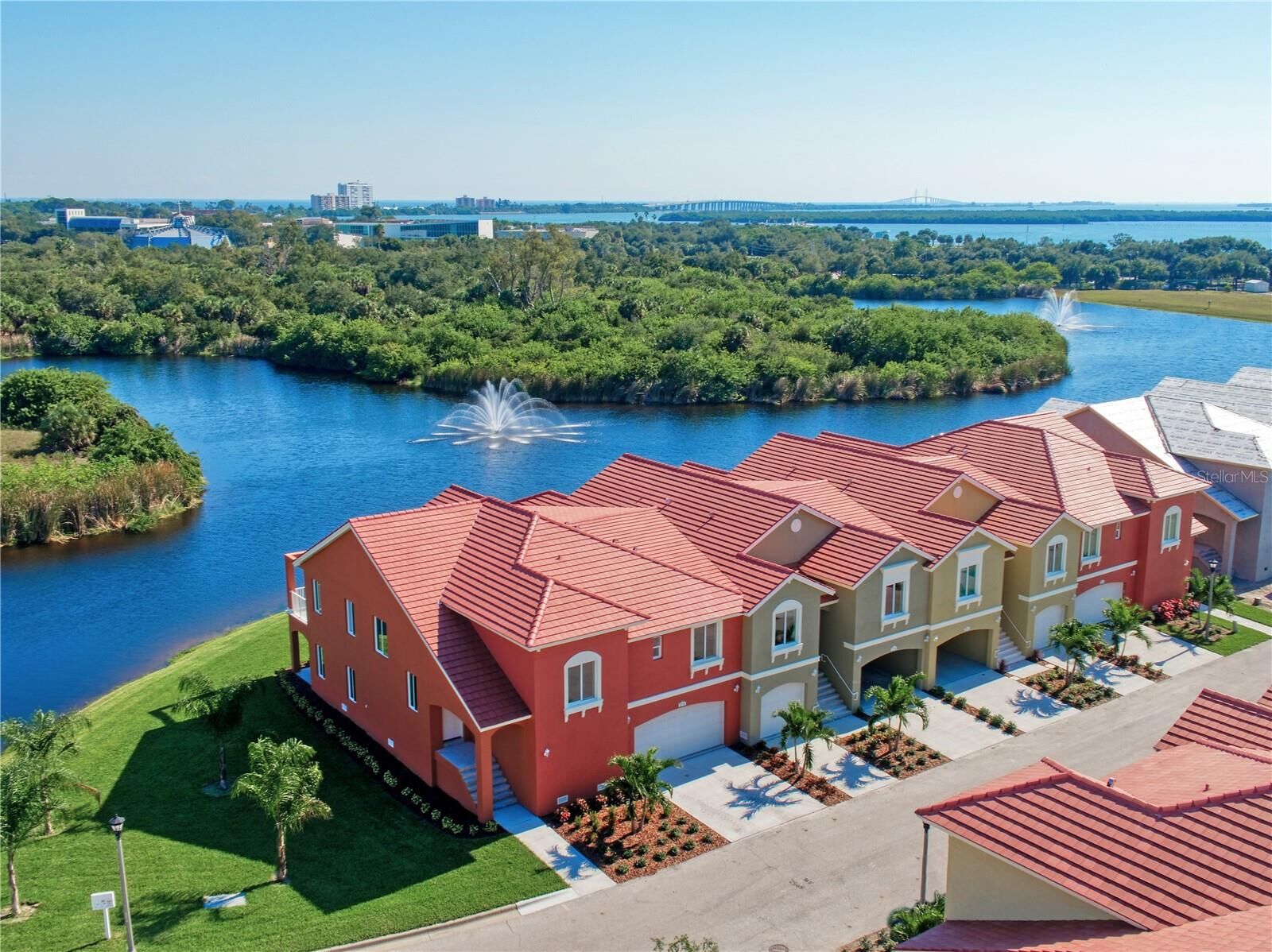 Property Photo:  17B Franklin Court S  FL 33711 