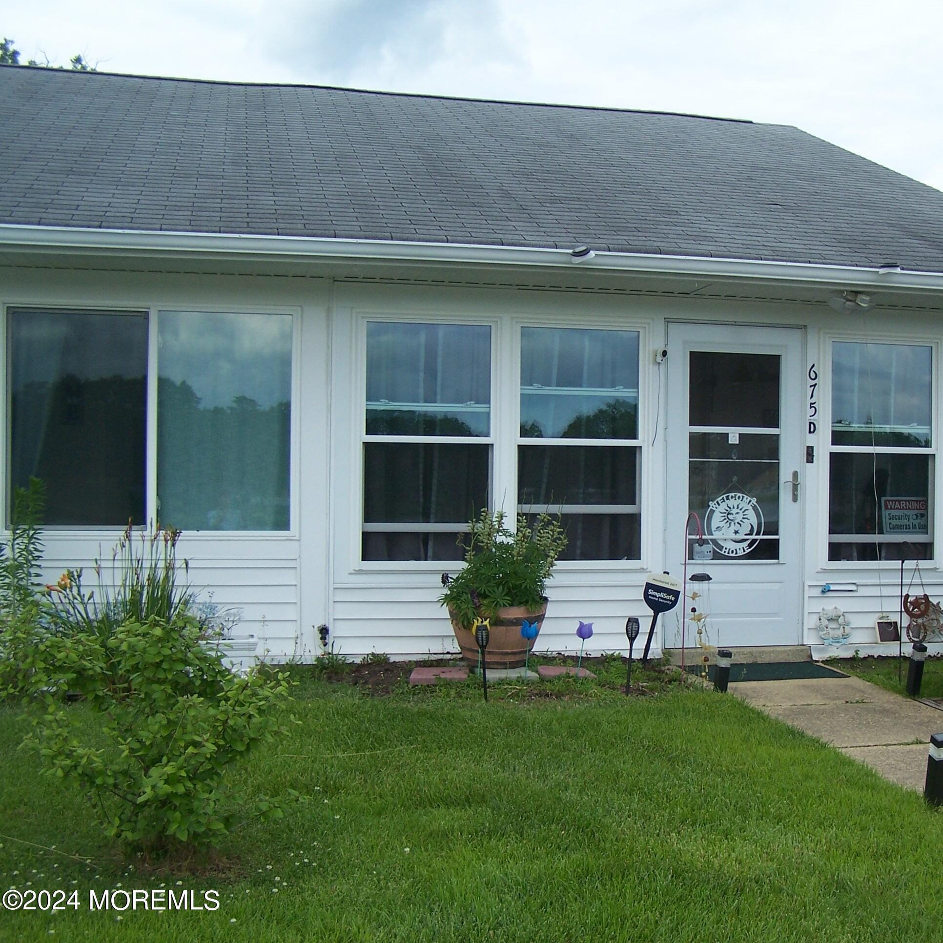 Property Photo: 675D New Castle Court NJ 08701