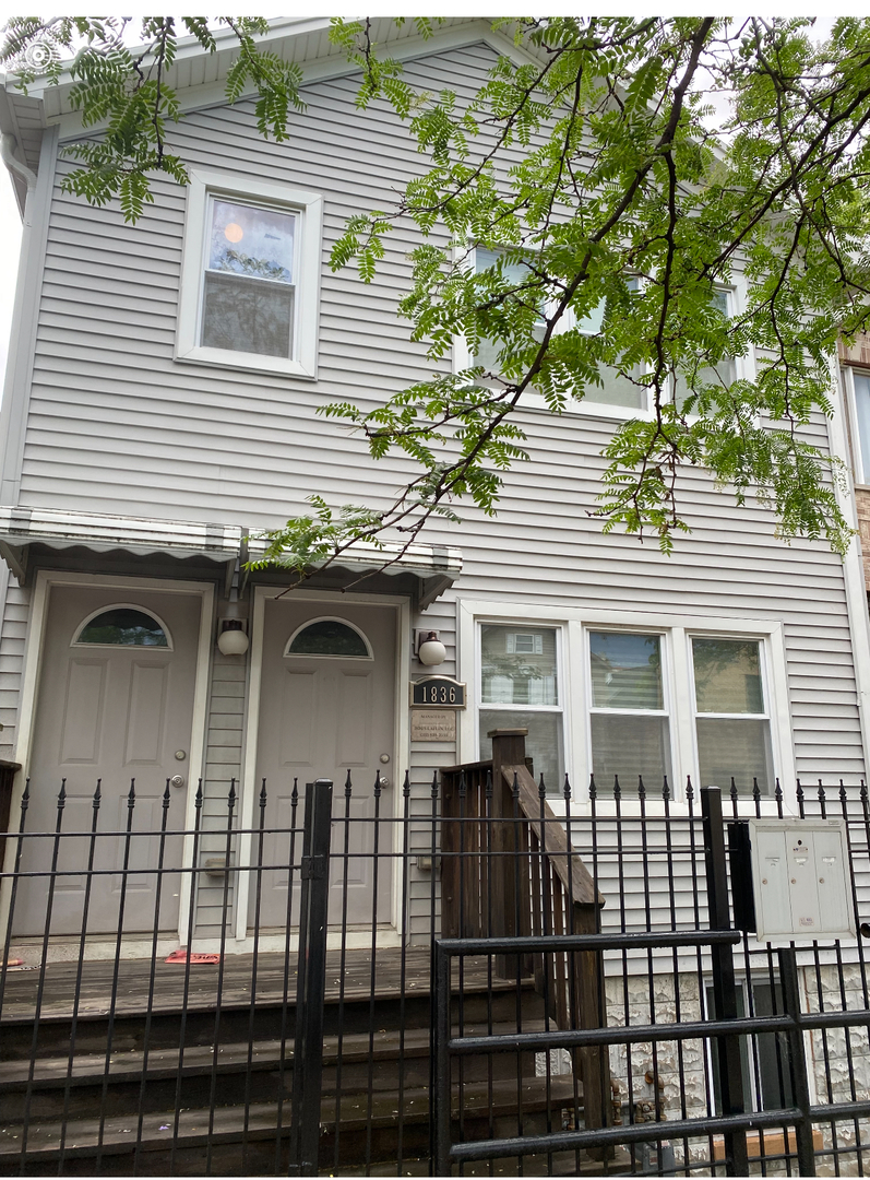 Property Photo: 1836 S Laflin Street 2 IL 60608
