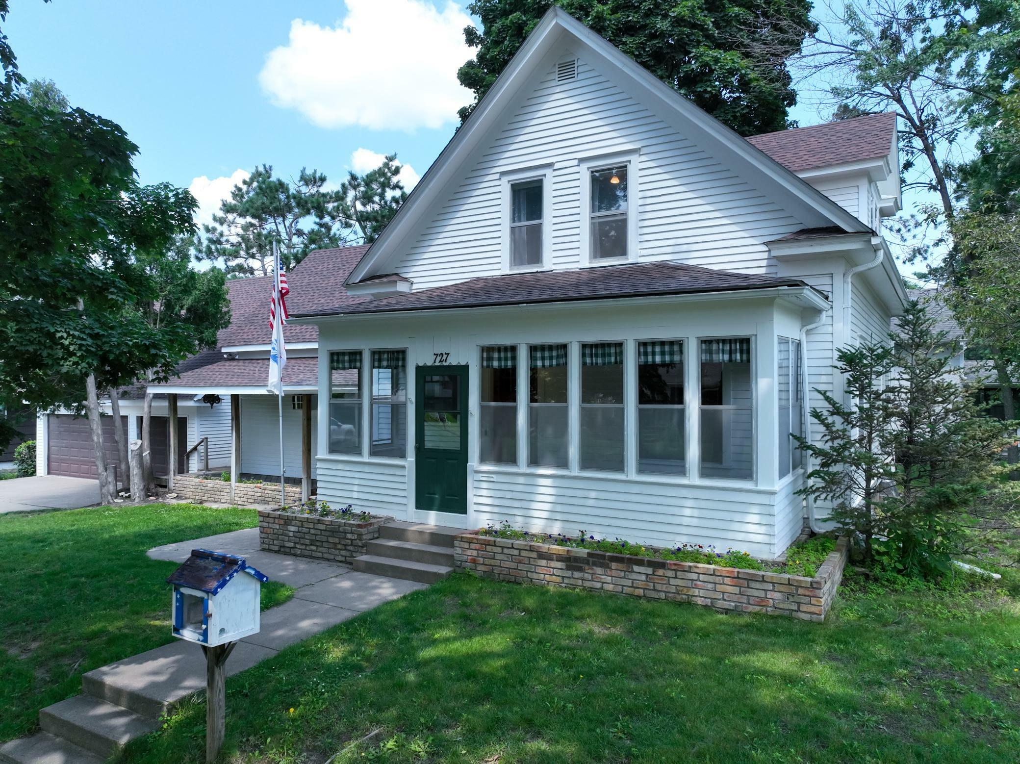 Property Photo:  727 Oak Street  WI 54016 