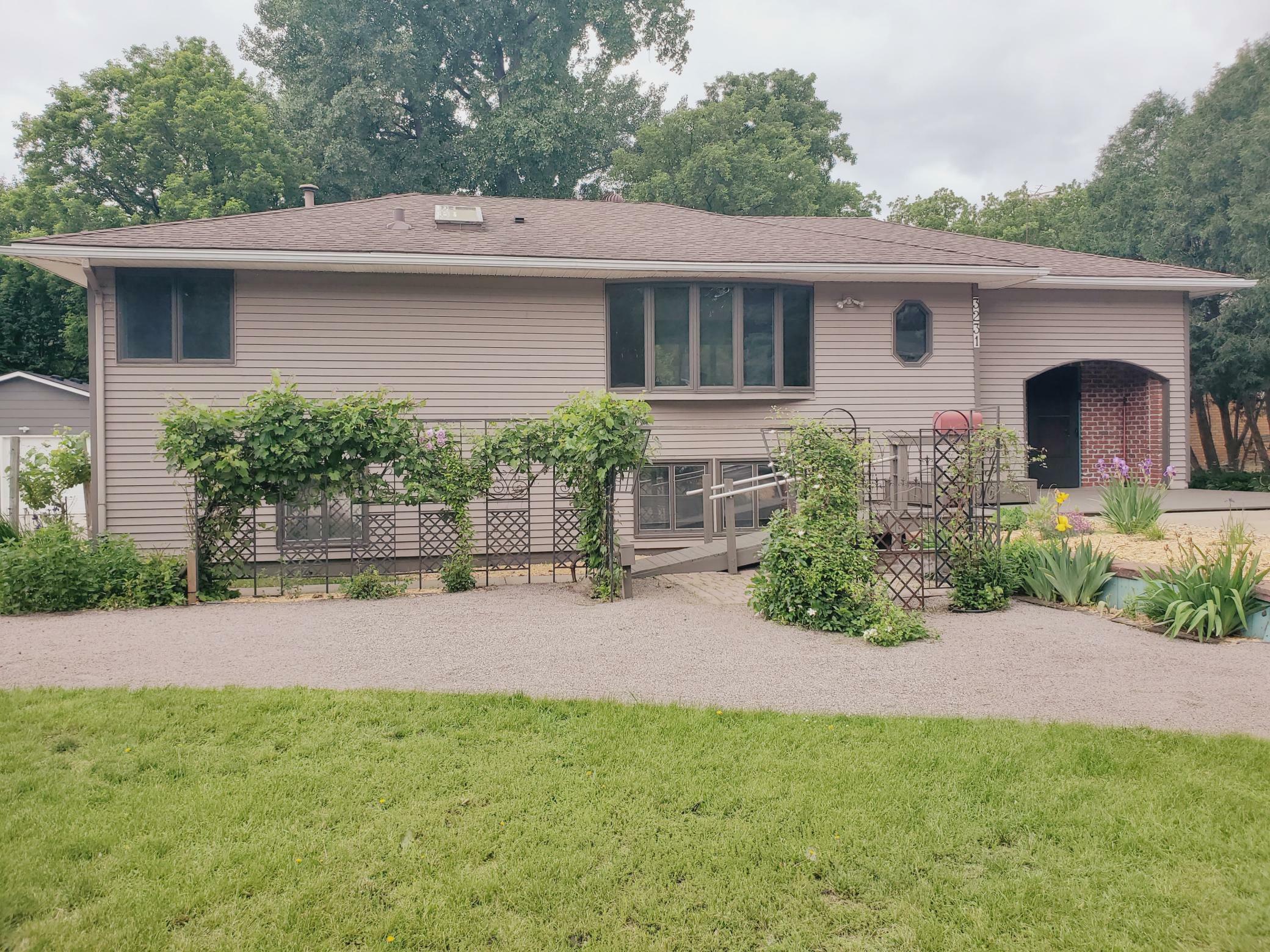 Property Photo:  3231 Scott Avenue N  MN 55422 