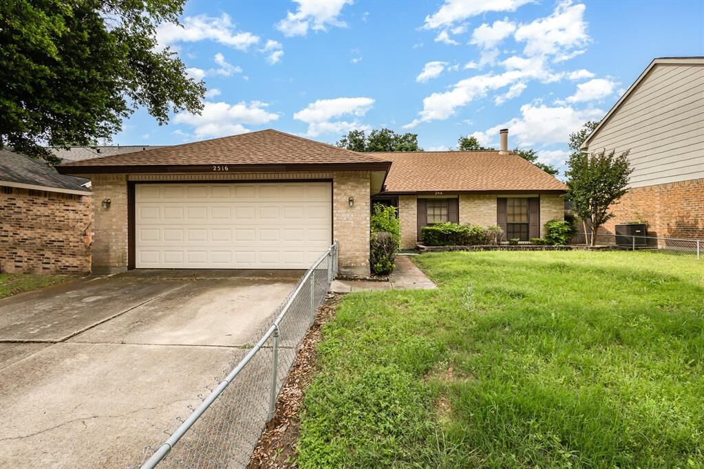 Property Photo:  2516 Edinburgh Street  TX 76018 