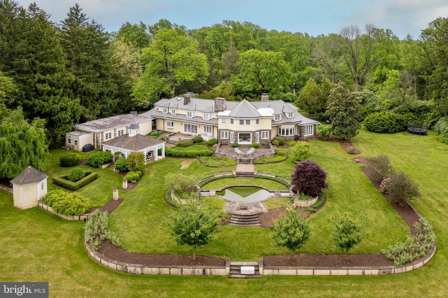 Property Photo:  99 Ridgeview Road  NJ 08540 