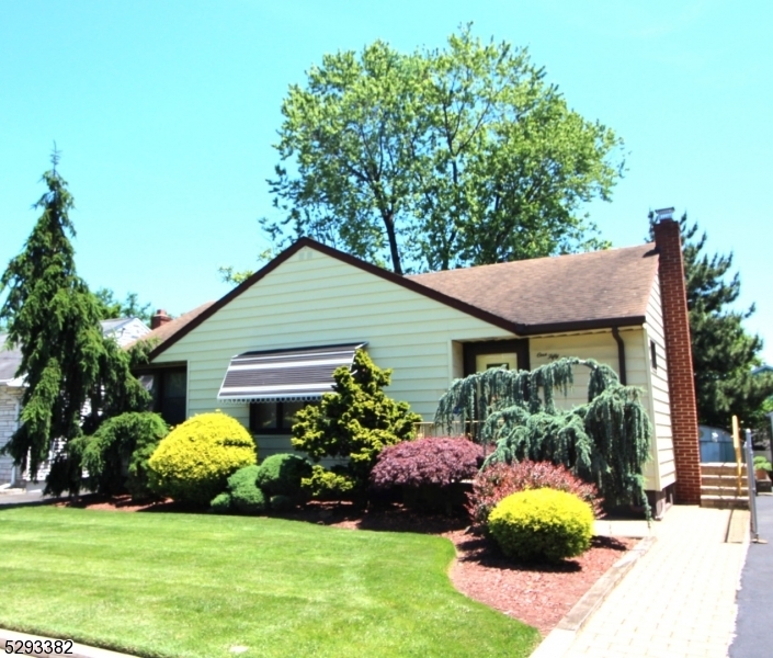 Property Photo:  152 Hickory  NJ 07032 