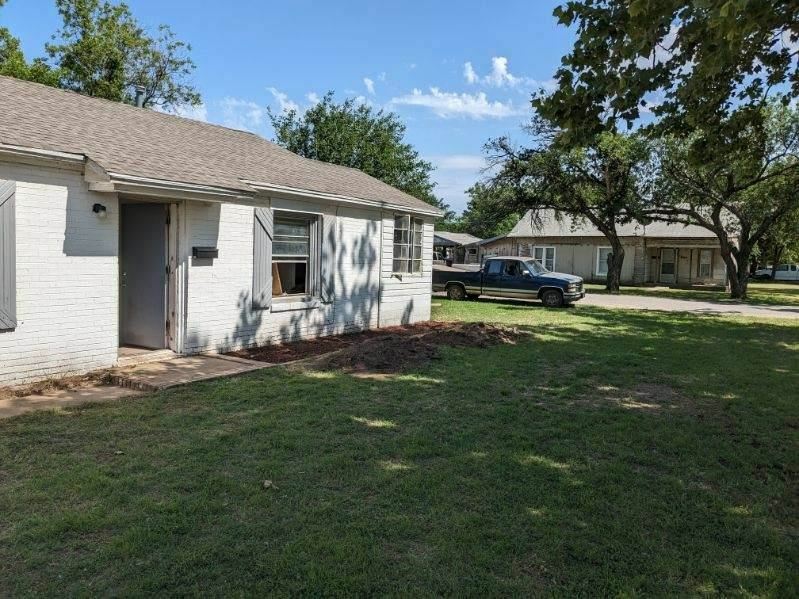 Property Photo:  722 S 11th St  OK 73542 