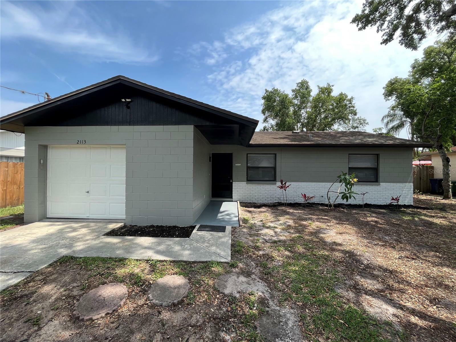 Property Photo:  2113 W Barclay Road  FL 33612 