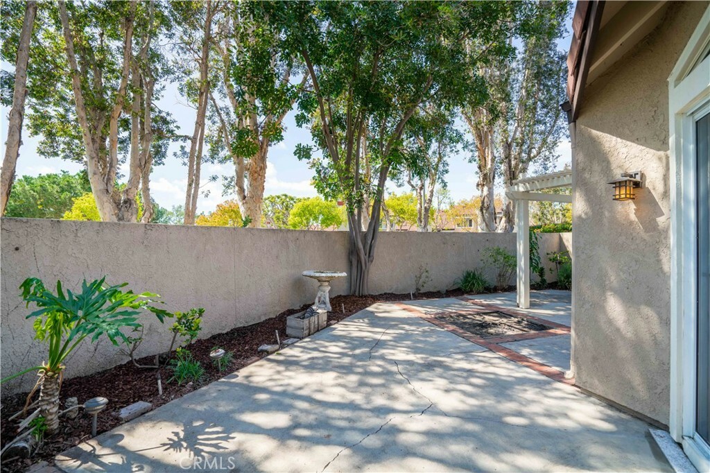 Property Photo: 142 Stanford Court 71 CA 92612