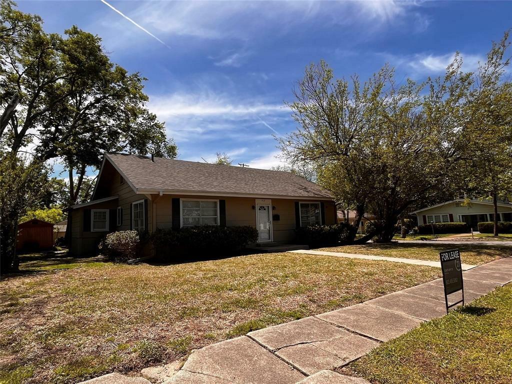 Property Photo:  1717 Bonham Street  TX 75428 