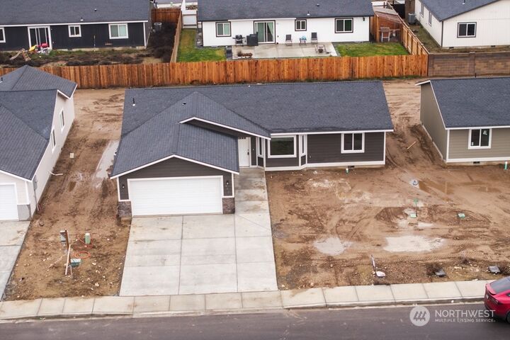 Property Photo: 932 E Cascade Street WA 99344
