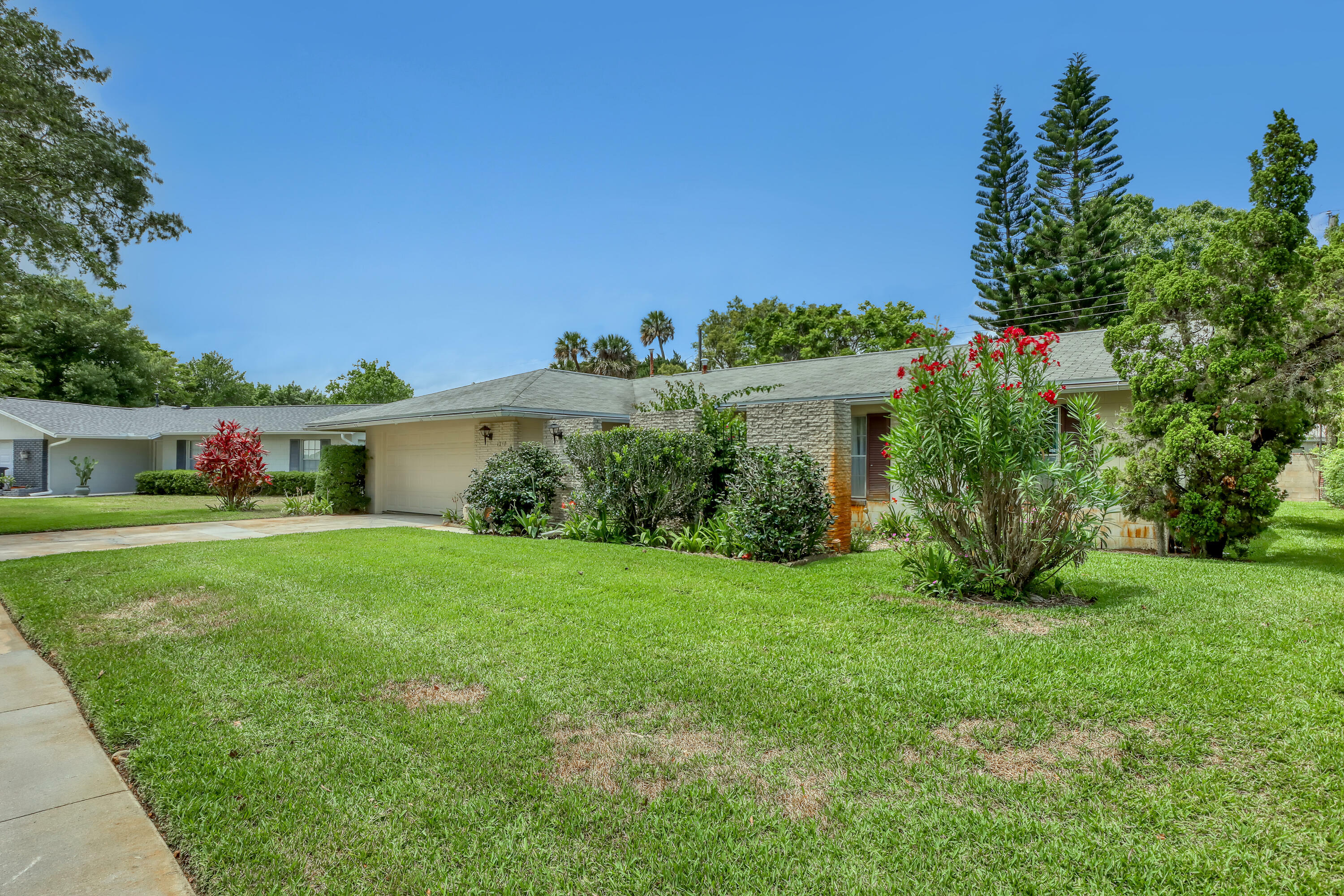 Property Photo:  1240 Santa Cruz Avenue  FL 32780 