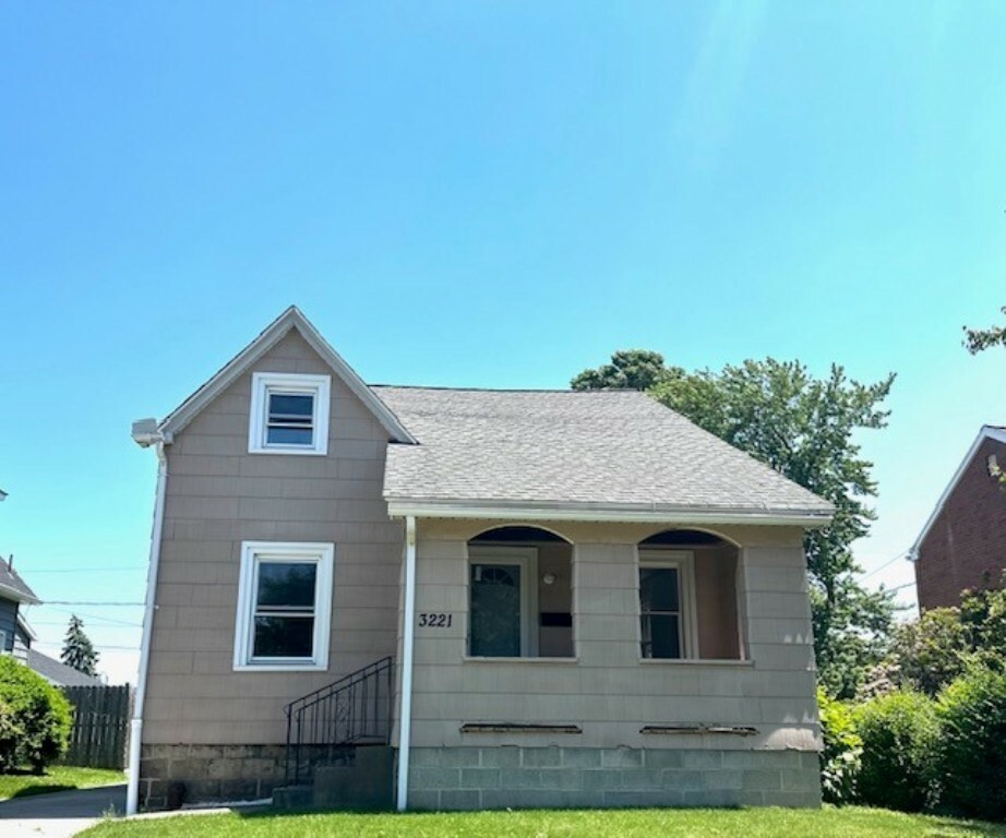 Property Photo:  3221 Oakwood Street  PA 16508 